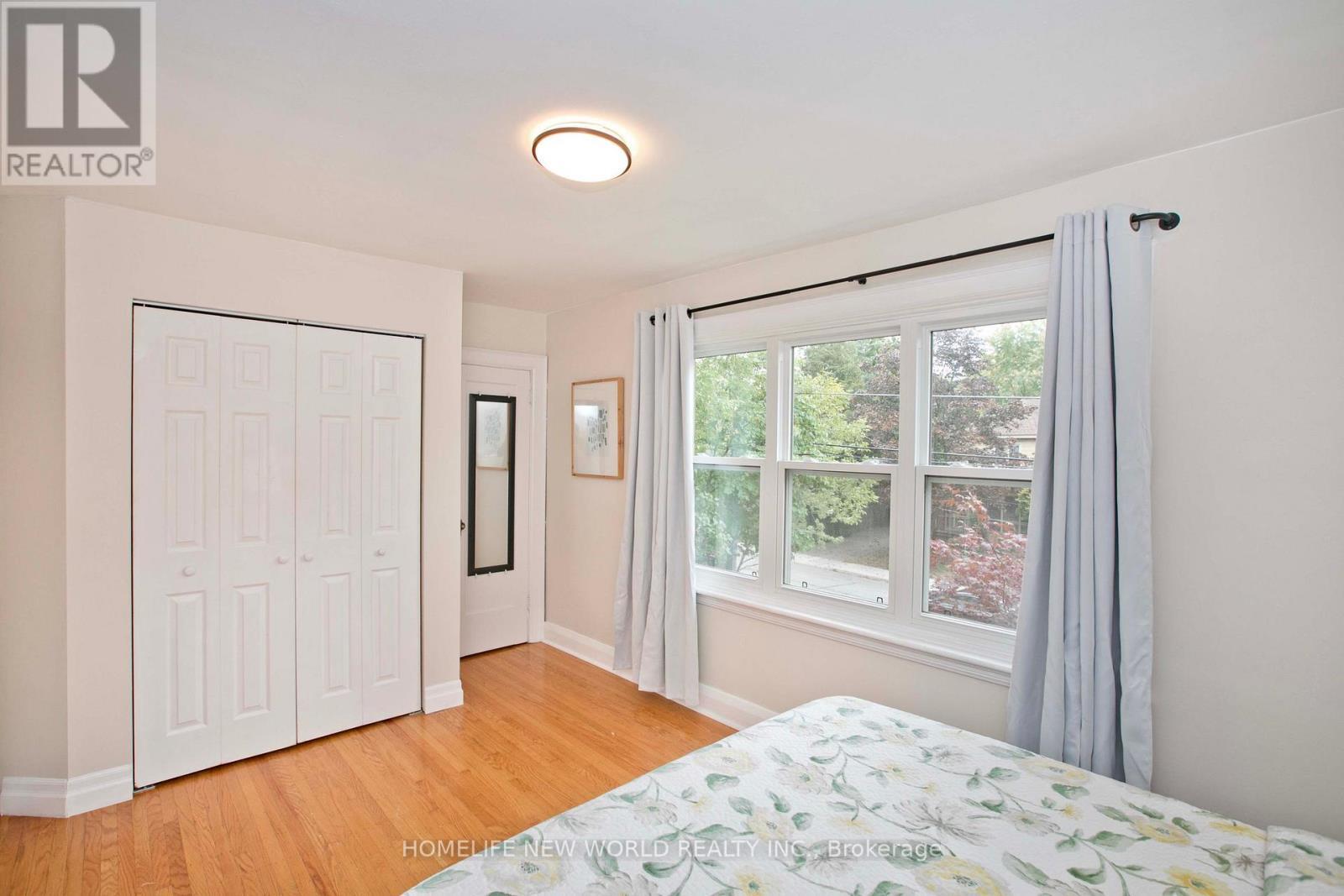 74 Haddon Avenue N, Hamilton, ON