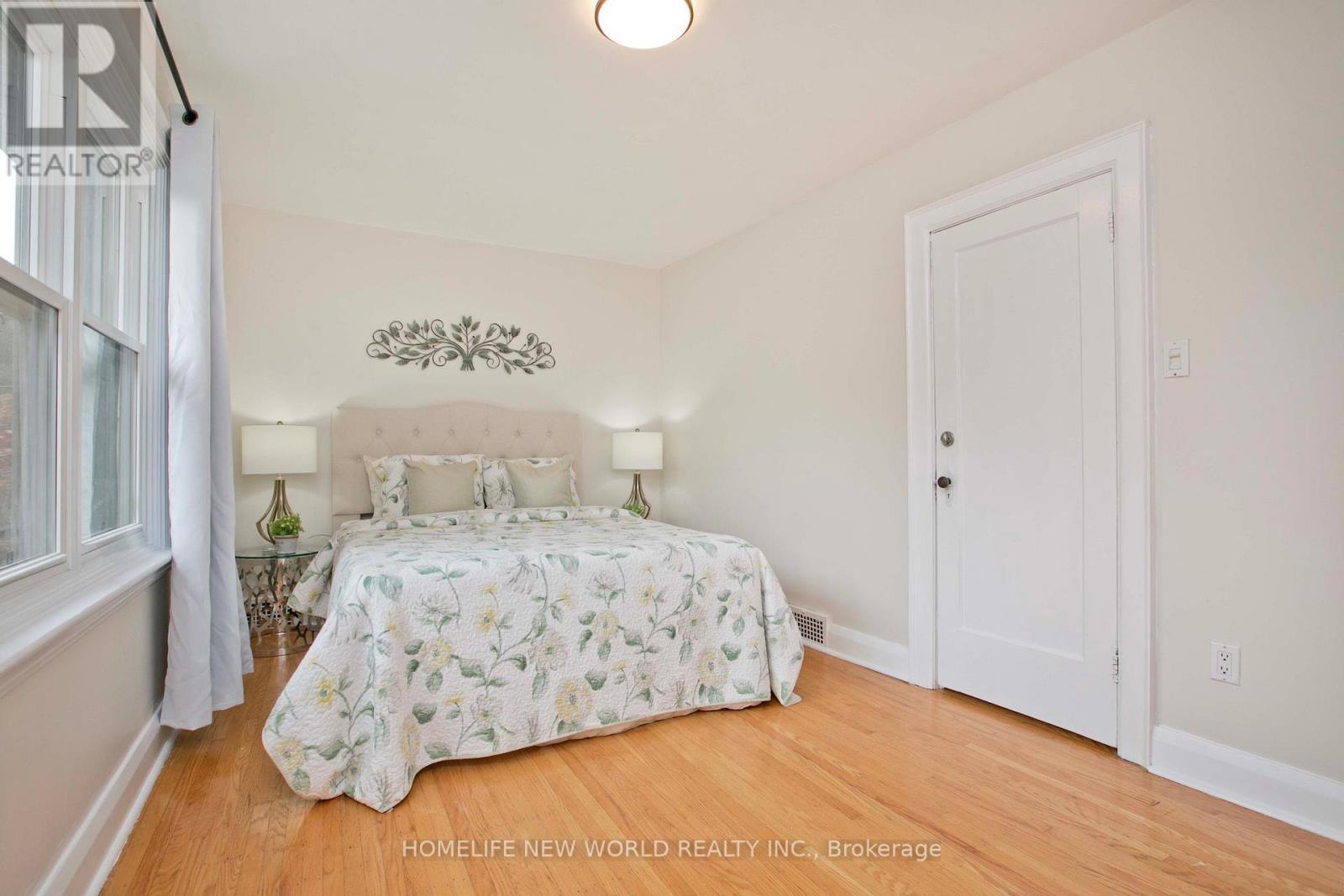 74 Haddon Avenue N, Hamilton, ON