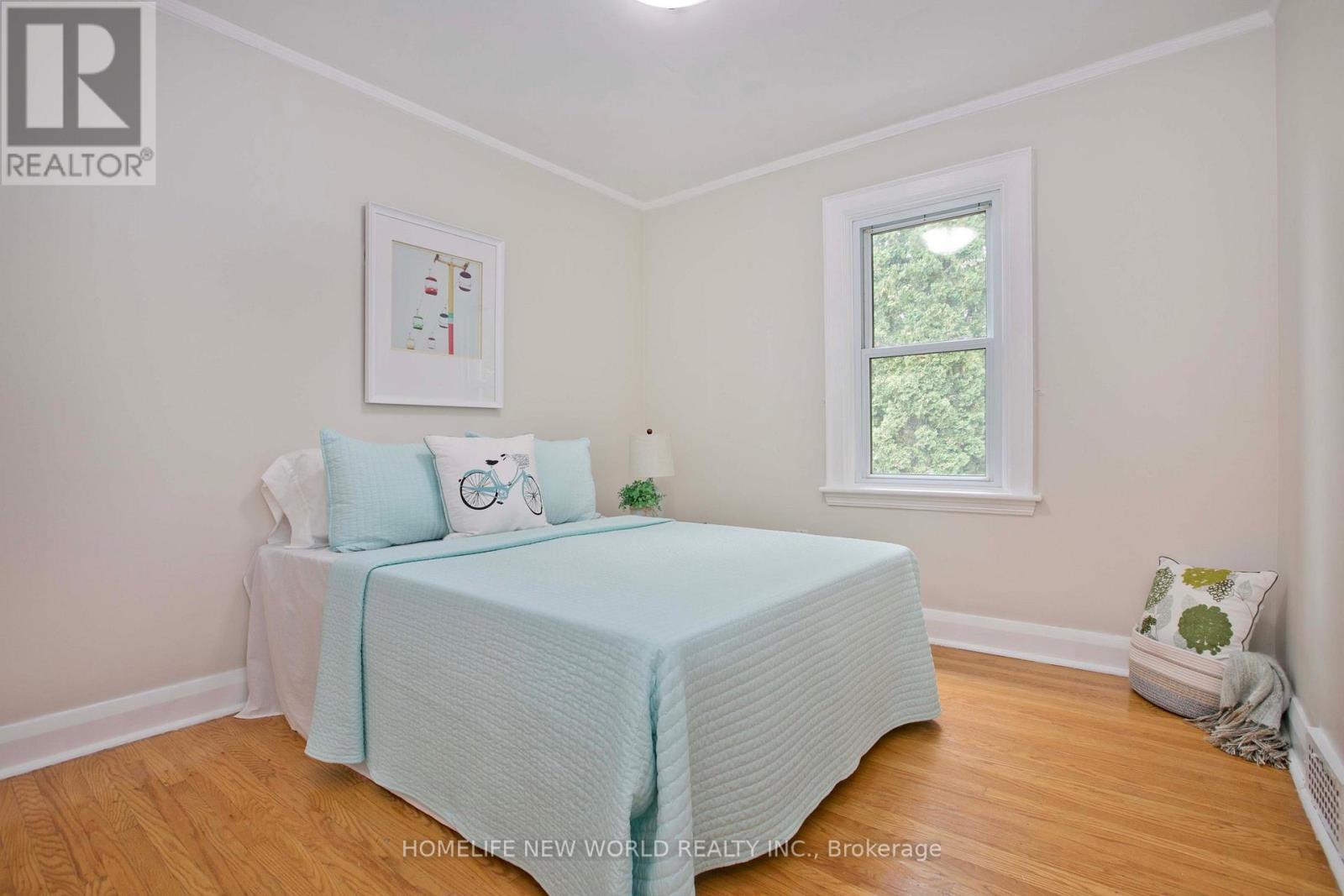 74 Haddon Avenue N, Hamilton, ON