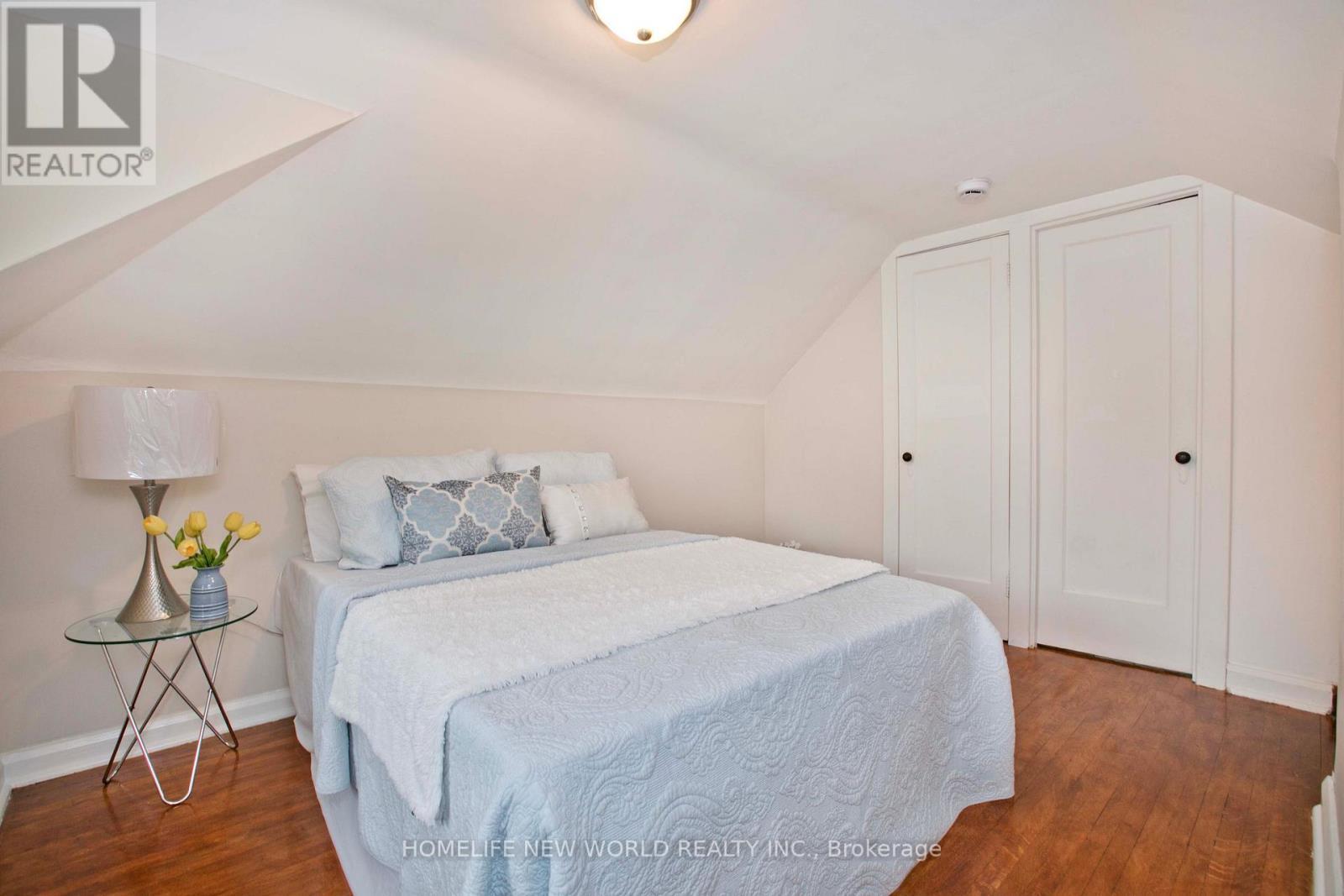 74 Haddon Avenue N, Hamilton, ON