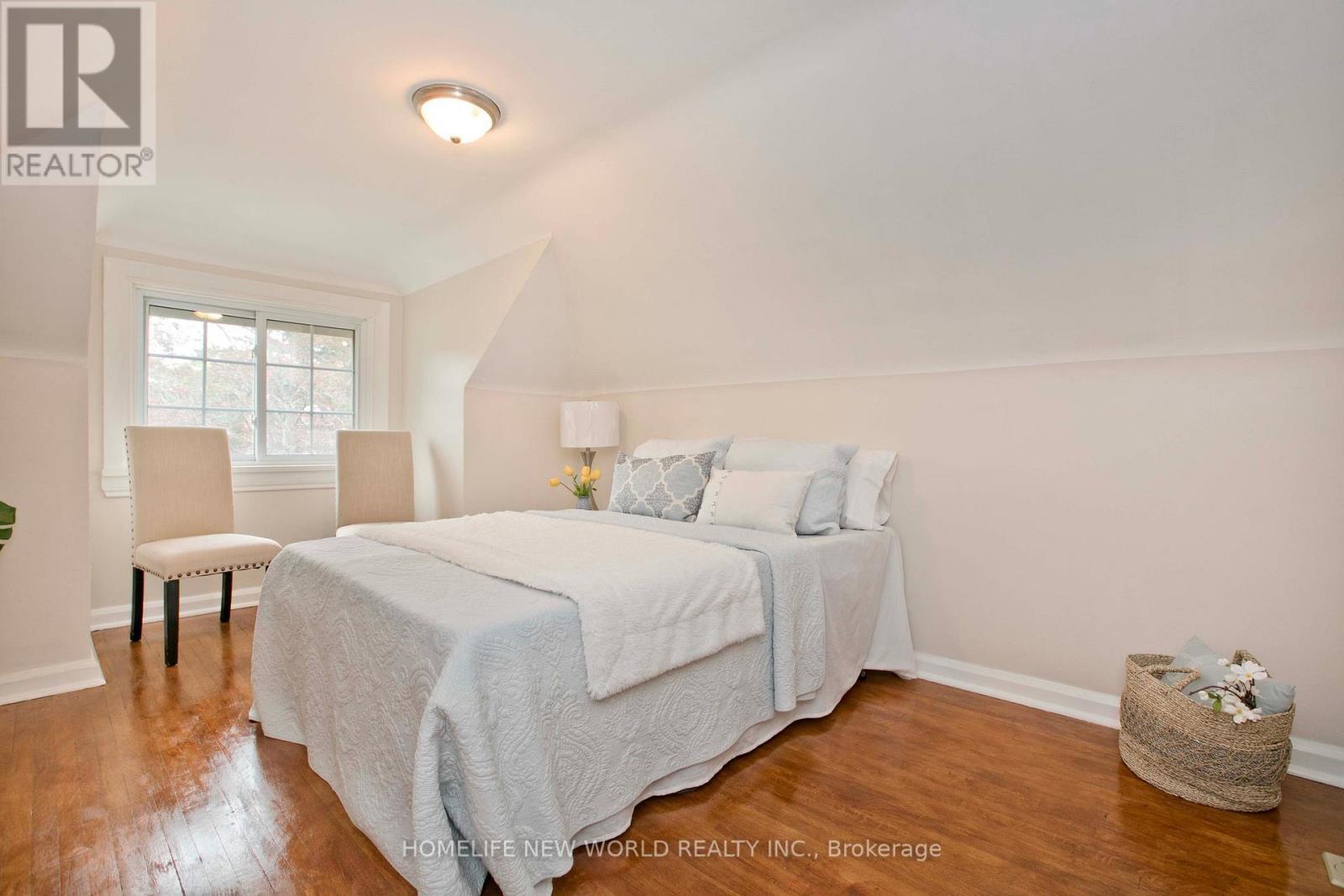 74 Haddon Avenue N, Hamilton, ON
