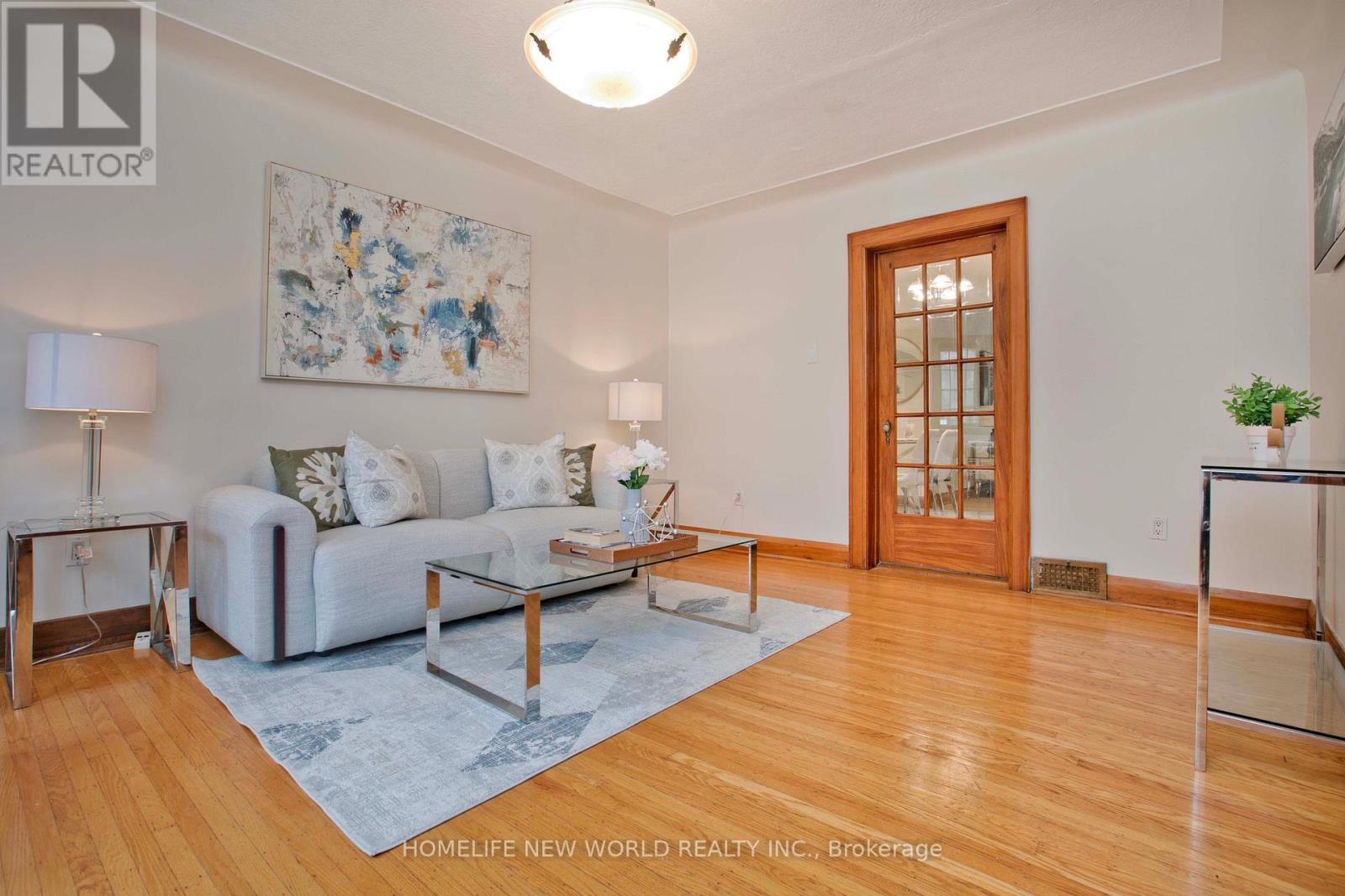 74 Haddon Avenue N, Hamilton, ON