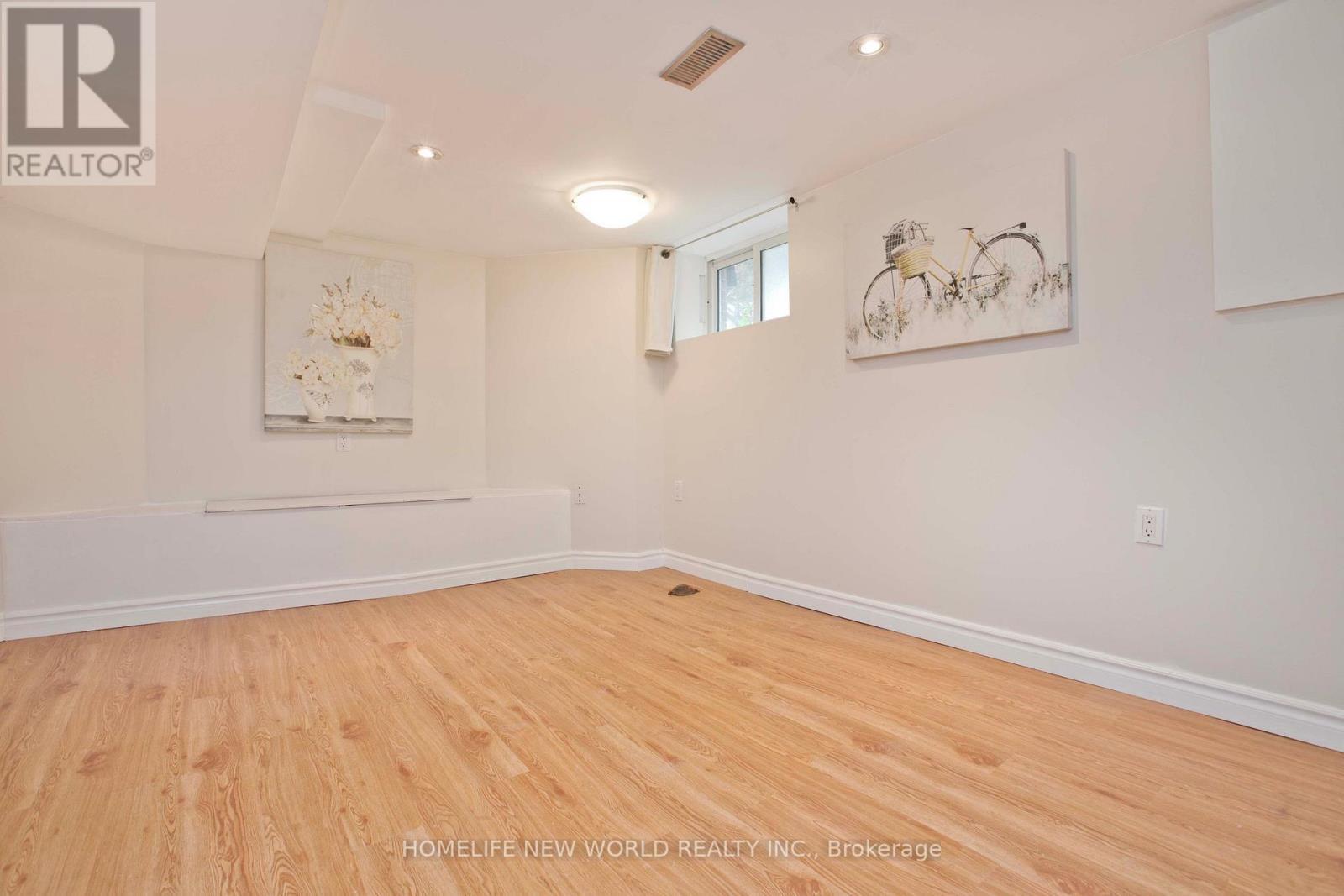 74 Haddon Avenue N, Hamilton, ON