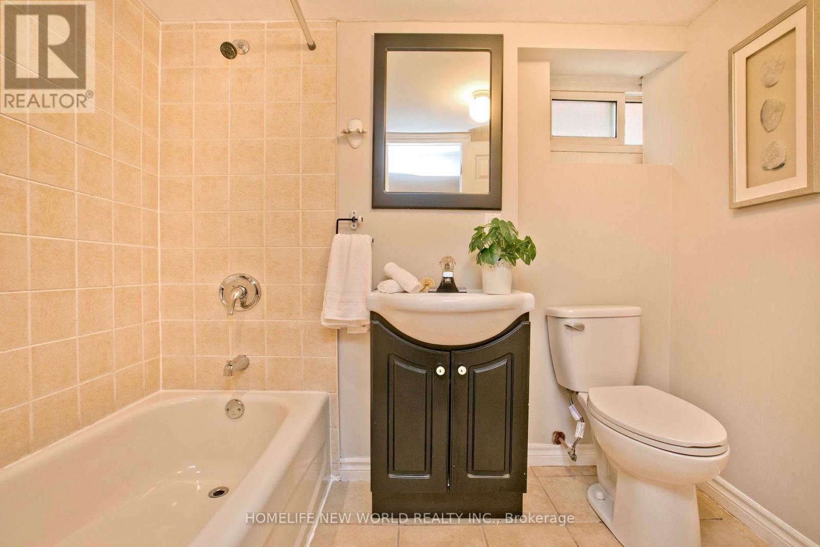74 Haddon Avenue N, Hamilton, ON