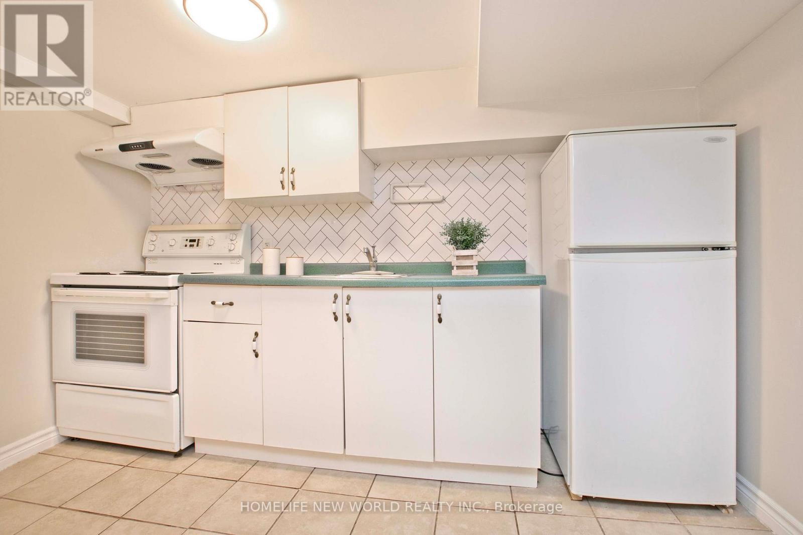 74 Haddon Avenue N, Hamilton, ON