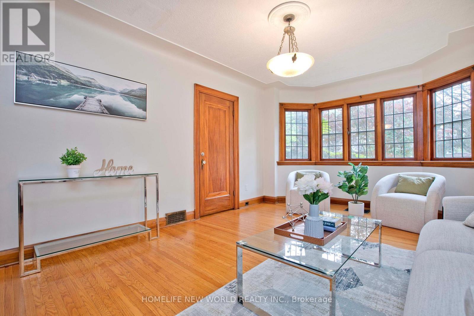 74 Haddon Avenue N, Hamilton, ON