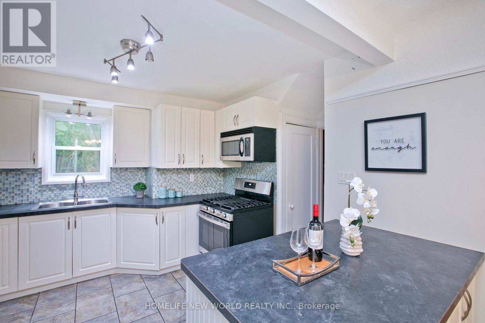 74 Haddon Avenue N, Hamilton, ON