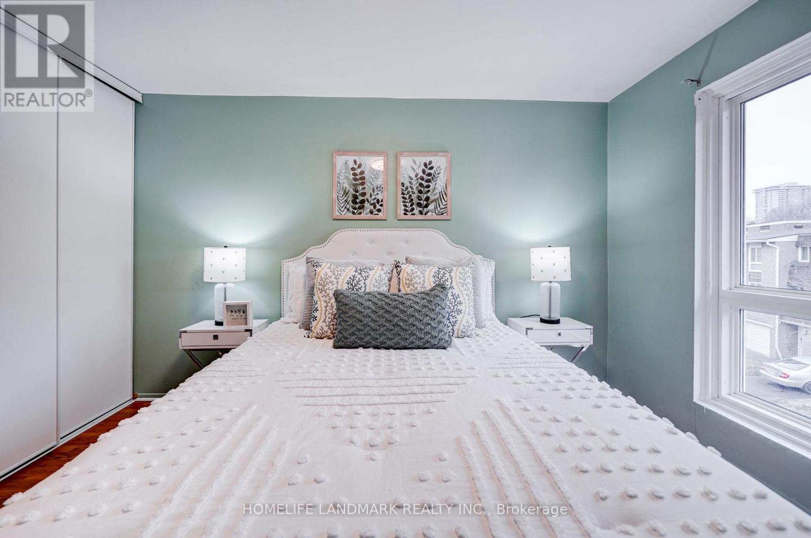 8 Rusty Crest Way, Toronto, ON