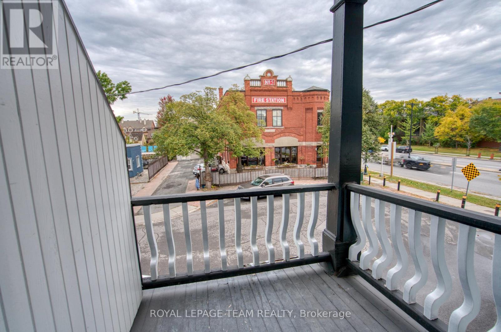 front balcony - 2 - 238 Bruyere Street, Ottawa, ON
