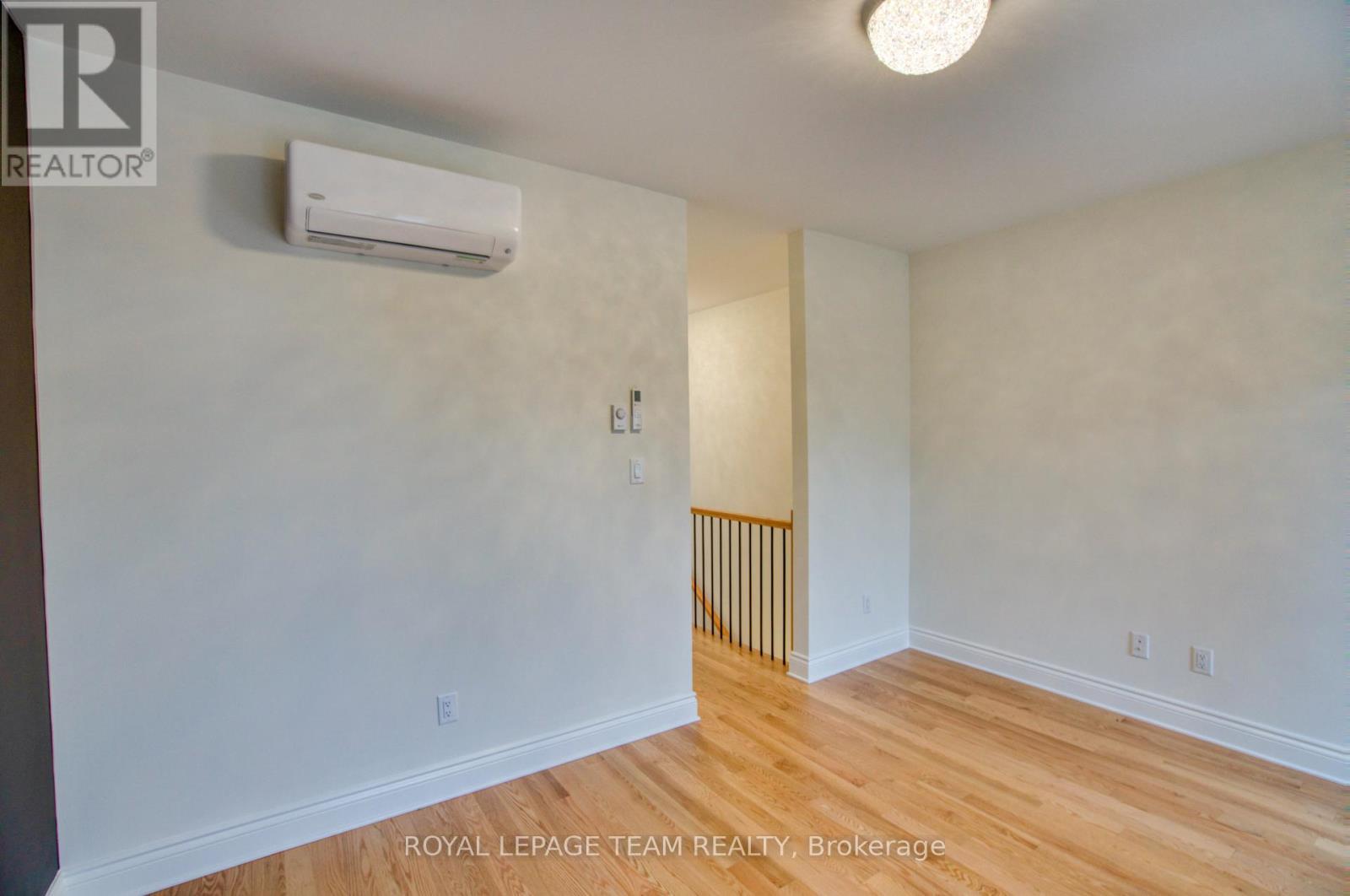 living room - 2 - 238 Bruyere Street, Ottawa, ON