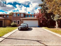 51 PARK LANE CIRCLE Richmond Hill, ON L4C 6S8