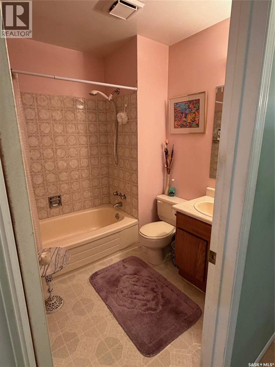 422 Manning Lane, Saskatoon, SK
