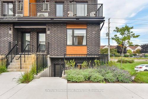 32 DUGGAN LANE  Guelph (Clairfields/Hanlon Business Park), ON N1L 0R2