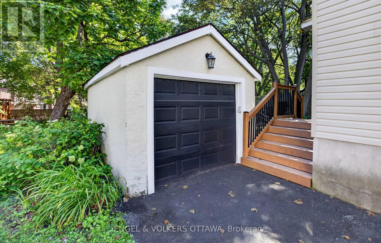 533 Hilson Avenue, Ottawa, ON