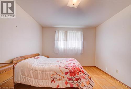 Hardwood-style flooring throughout - 465 Herkimer Street, Hamilton, ON 
