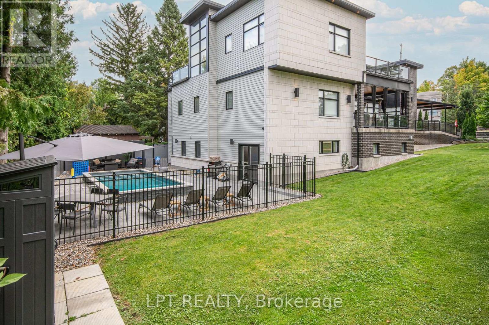 847 Walkley Road, Ottawa, ON