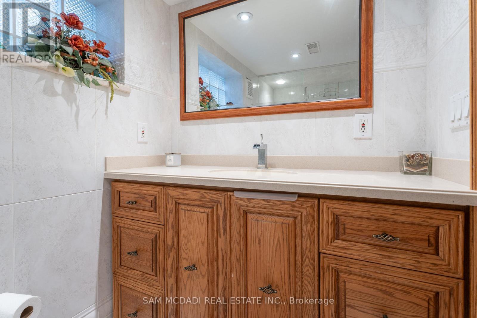 2221 Greenhurst Avenue, Mississauga, ON