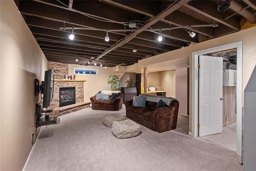 257 Glencairn Rd, Winnipeg, MB 
