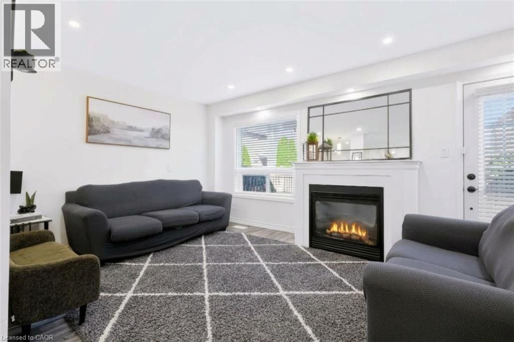 Living area - 5549 Katy Gate, Mississauga, ON