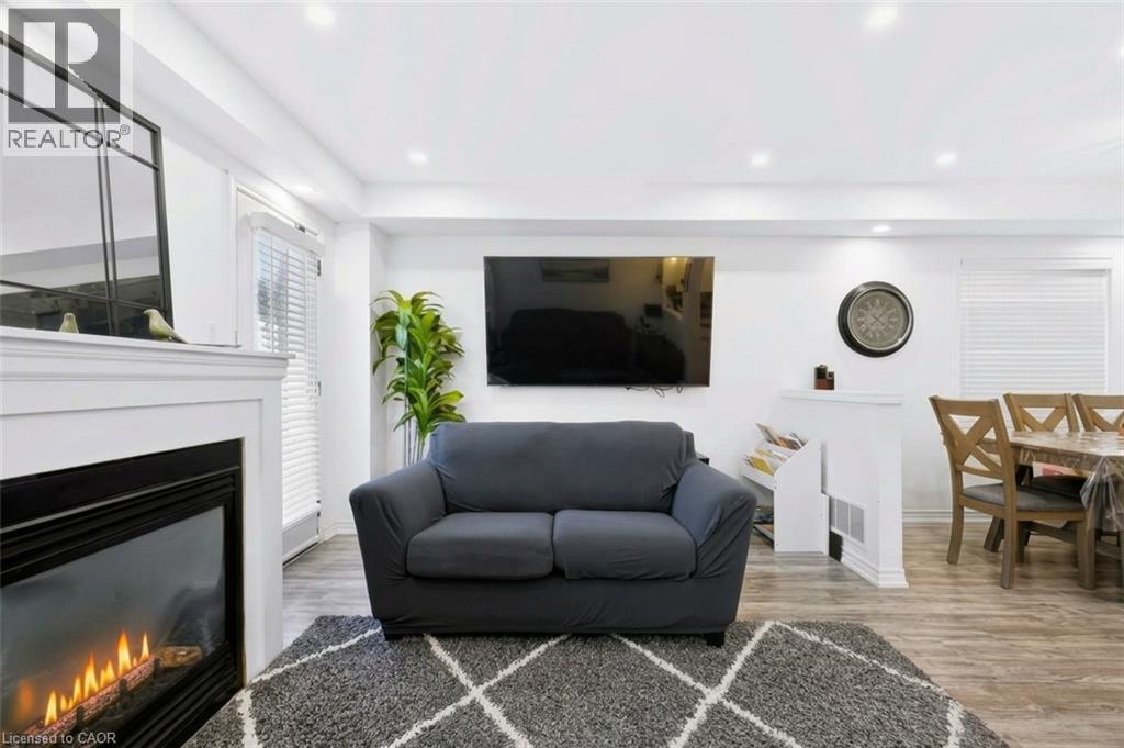 Living area - 5549 Katy Gate, Mississauga, ON