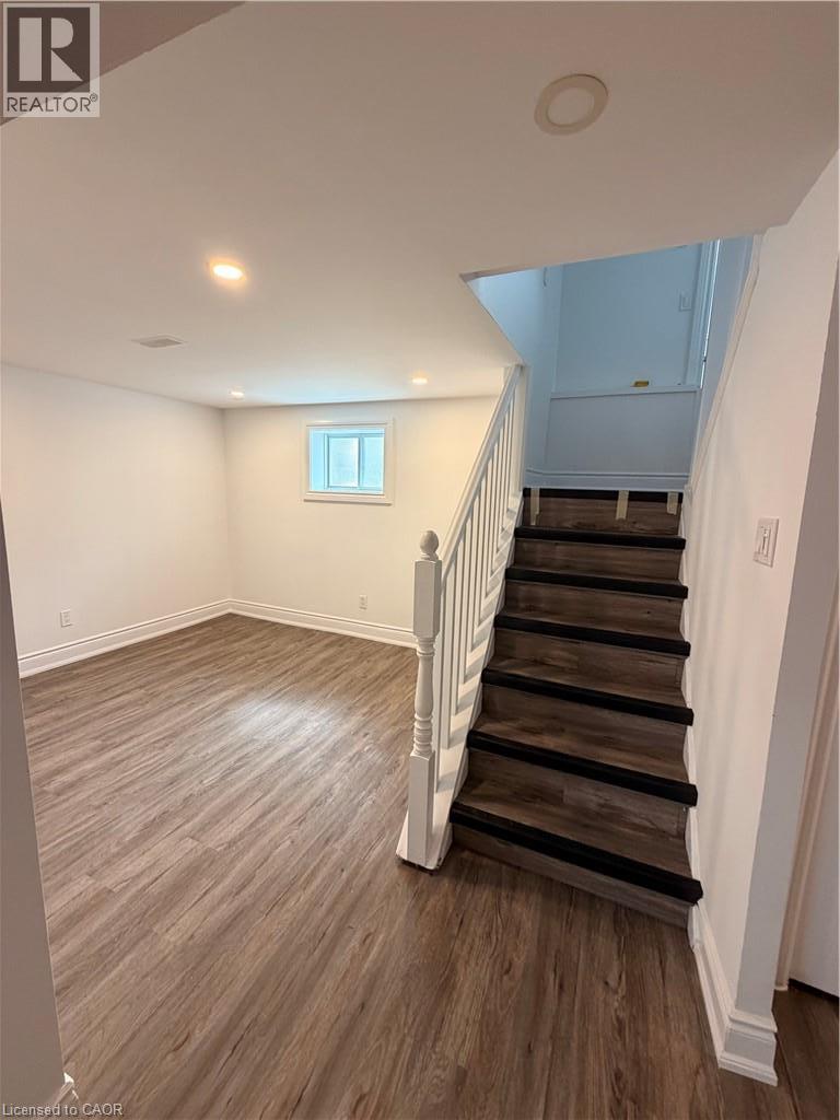 246 East 27Th Street, Hamilton, ON