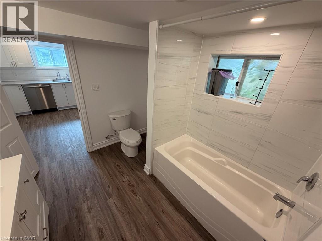 246 East 27Th Street, Hamilton, ON