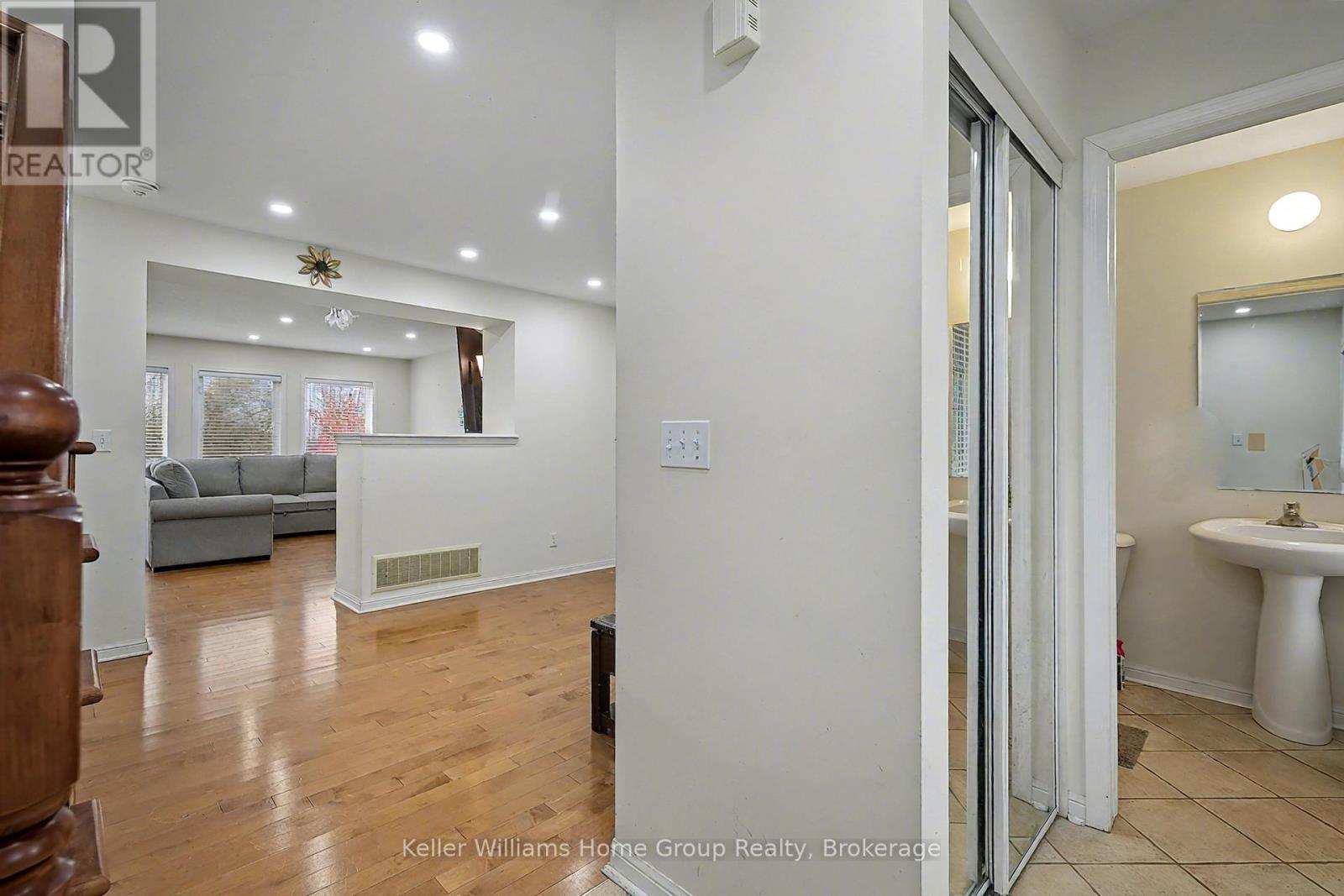 Upper - 24 Baintree Way, Cambridge, ON