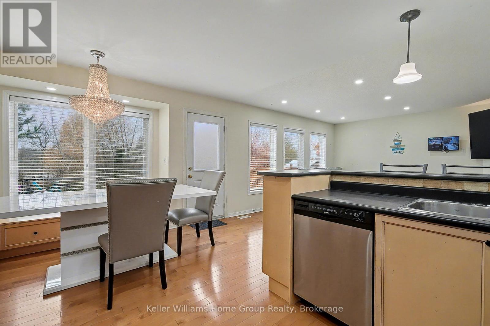 Upper - 24 Baintree Way, Cambridge, ON