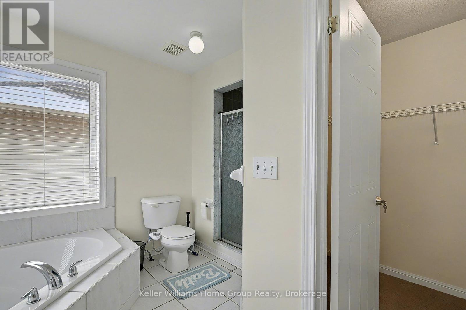 ensuite bathroom - Upper - 24 Baintree Way, Cambridge, ON