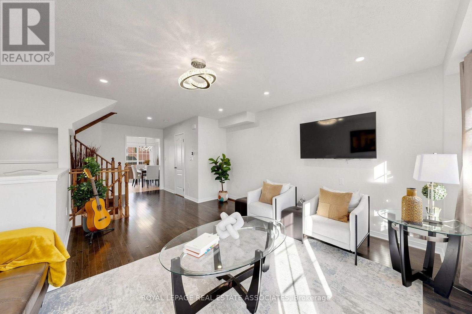 22 Benjamin Way, Whitby, ON