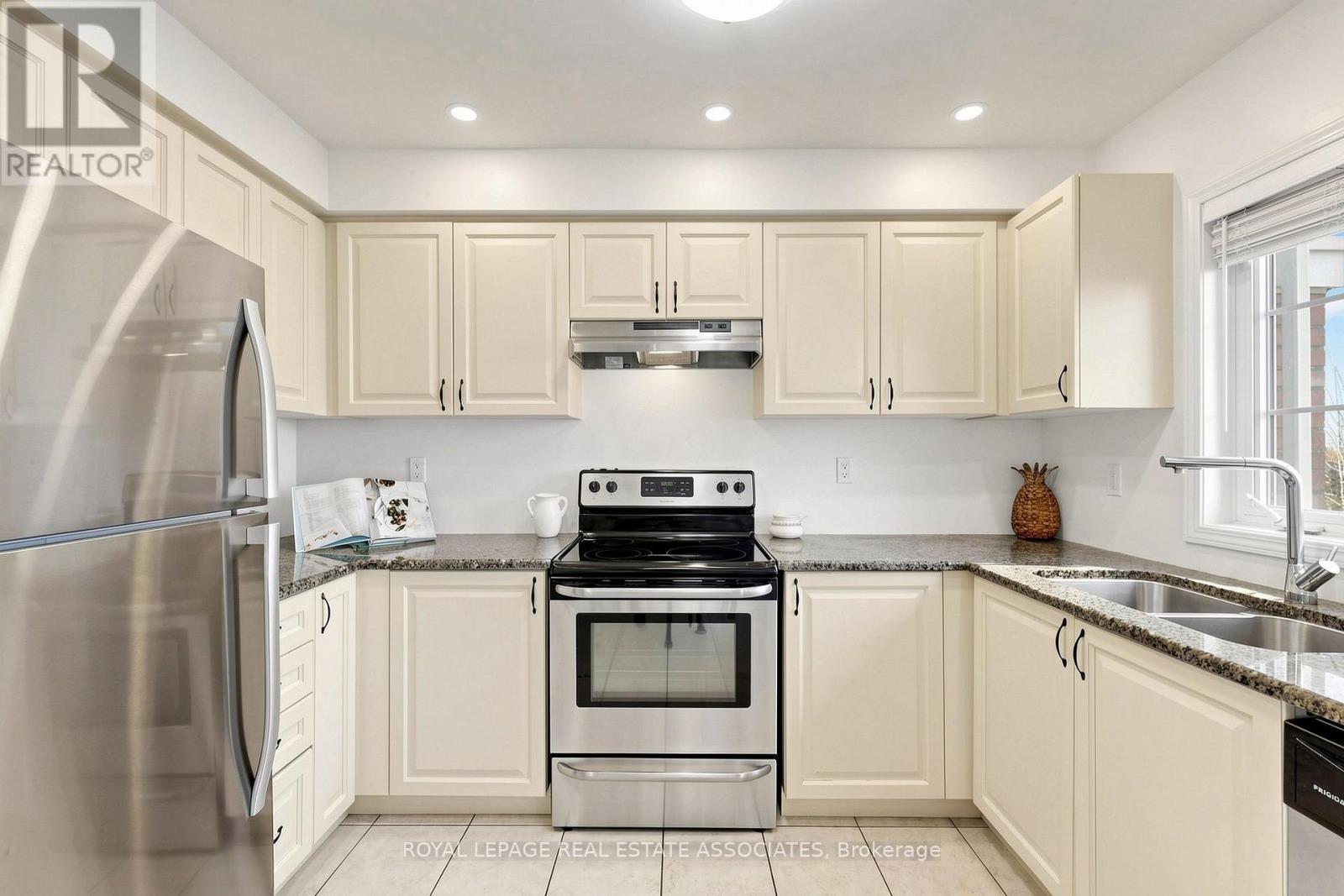 22 Benjamin Way, Whitby, ON