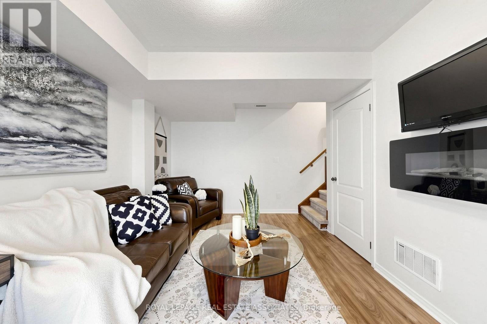 22 Benjamin Way, Whitby, ON