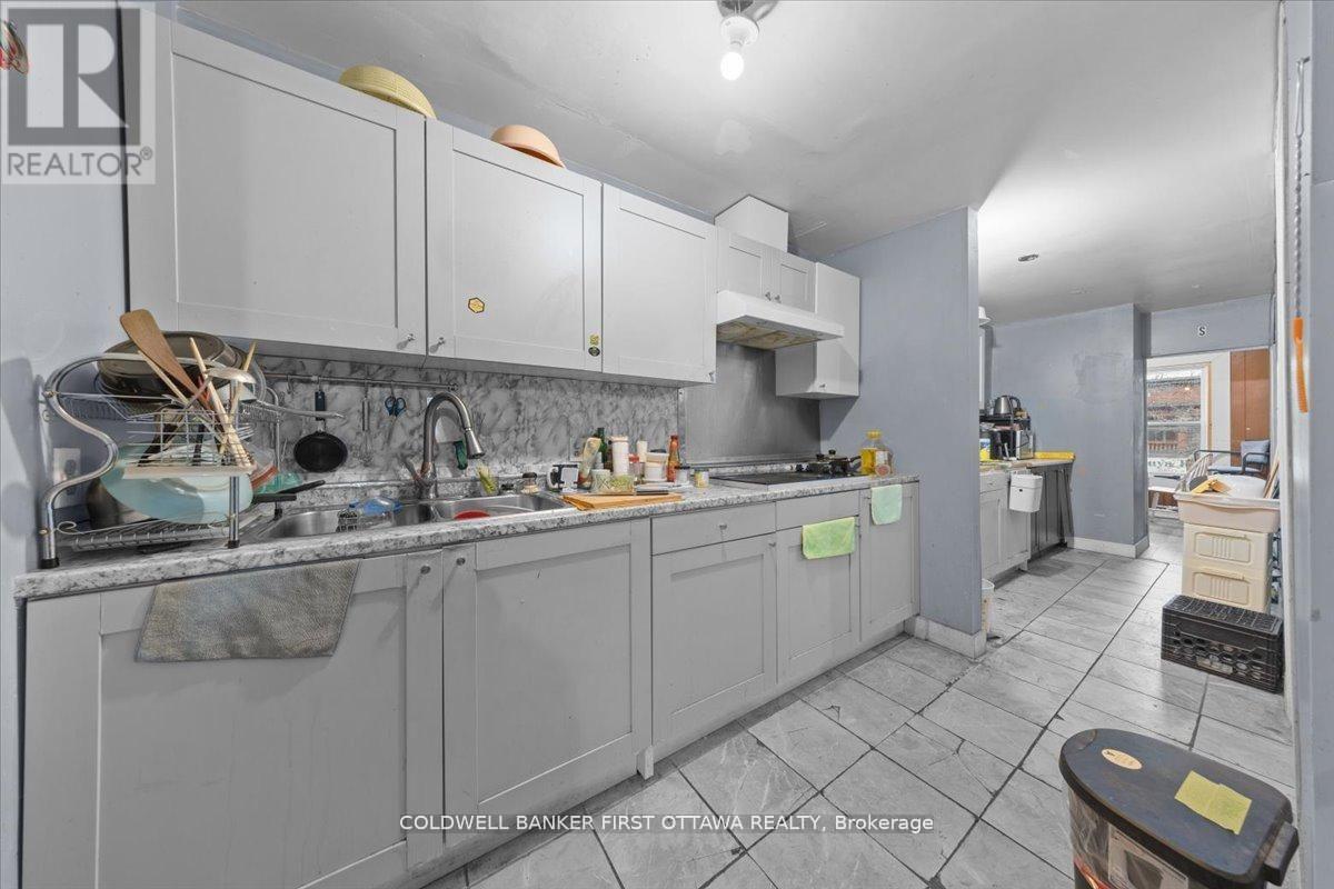827 Somerset Street W, Ottawa, ON