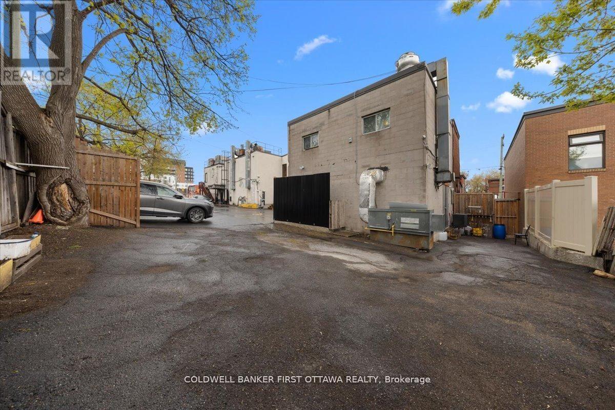 827 Somerset Street W, Ottawa, ON