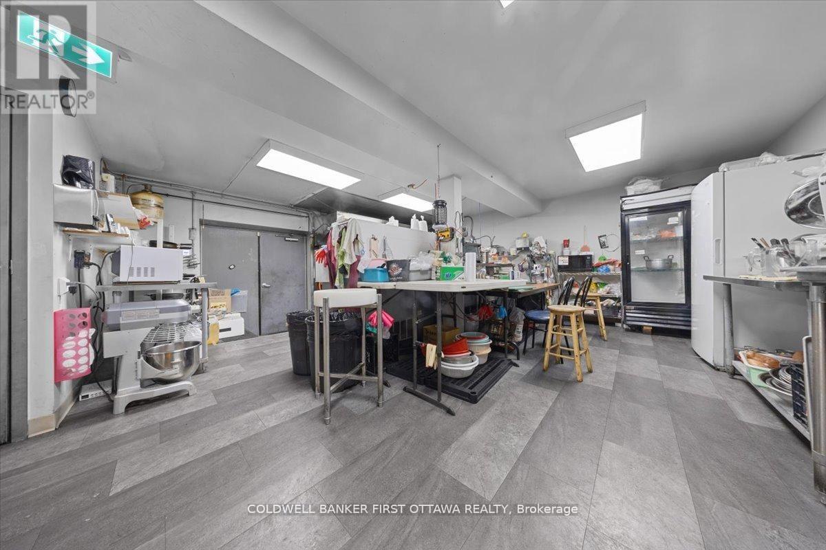 827 Somerset Street W, Ottawa, ON