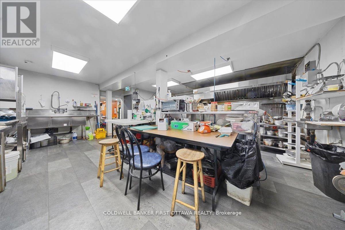 827 Somerset Street W, Ottawa, ON