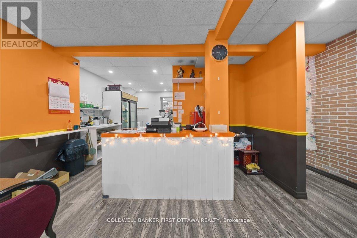 827 Somerset Street W, Ottawa, ON