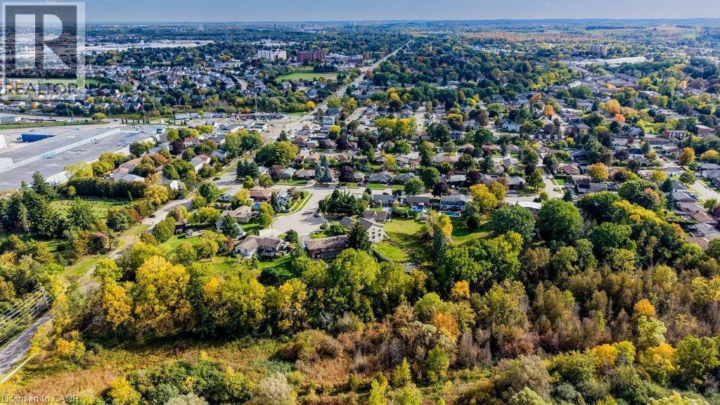 Expansive residential area featuring numerous mature trees and diverse foliage - 1370 Thorman Place, Cambridge, ON