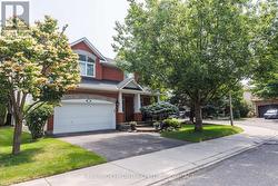 11 REDBRIDGE CRESCENT Ottawa, ON K2J 4Y7