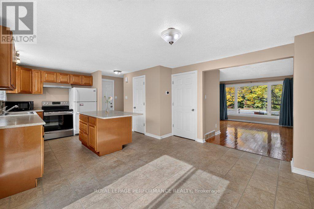 2258 Russell Road, Ottawa, ON