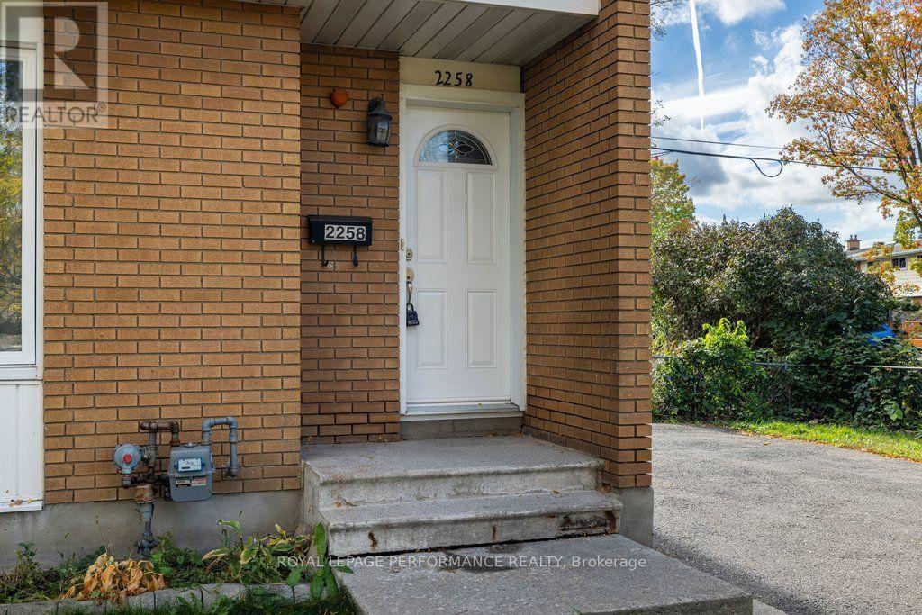 2258 Russell Road, Ottawa, ON