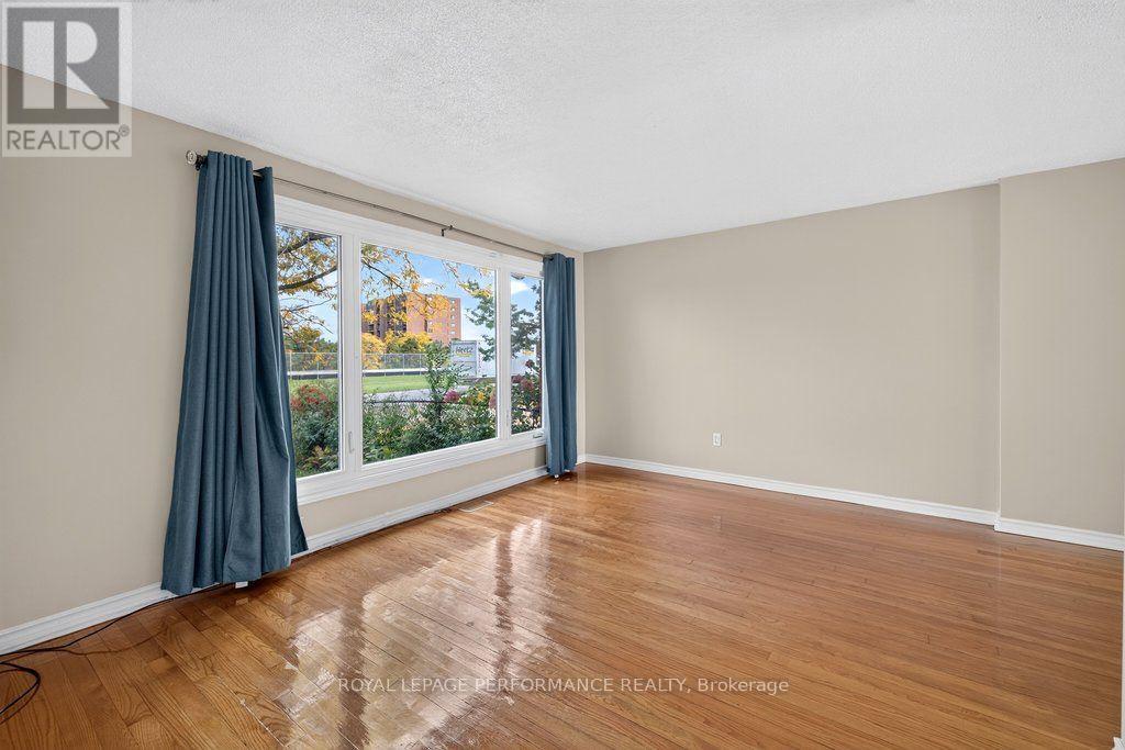 2258 Russell Road, Ottawa, ON