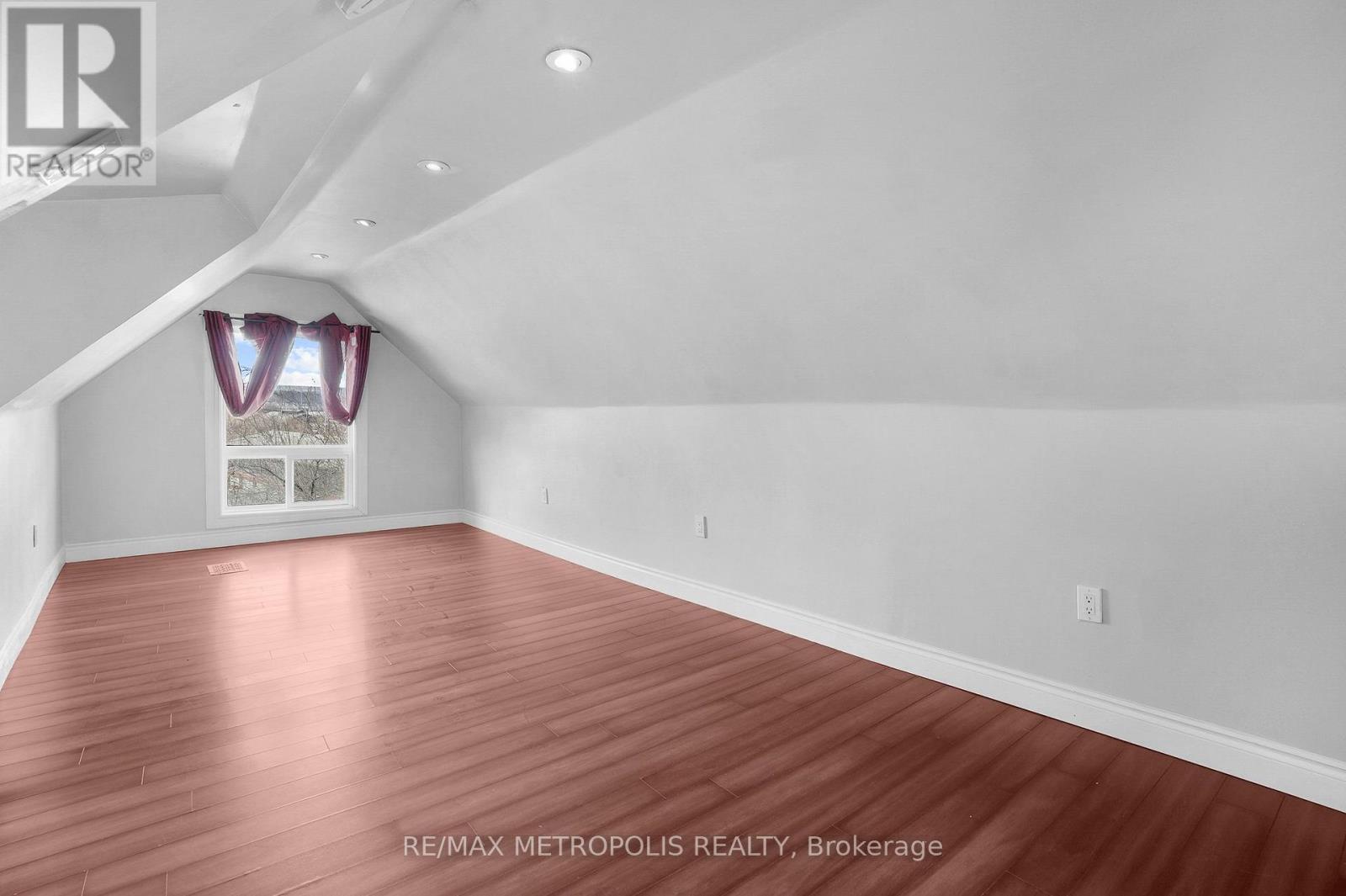 201 Bay Street N, Hamilton, ON