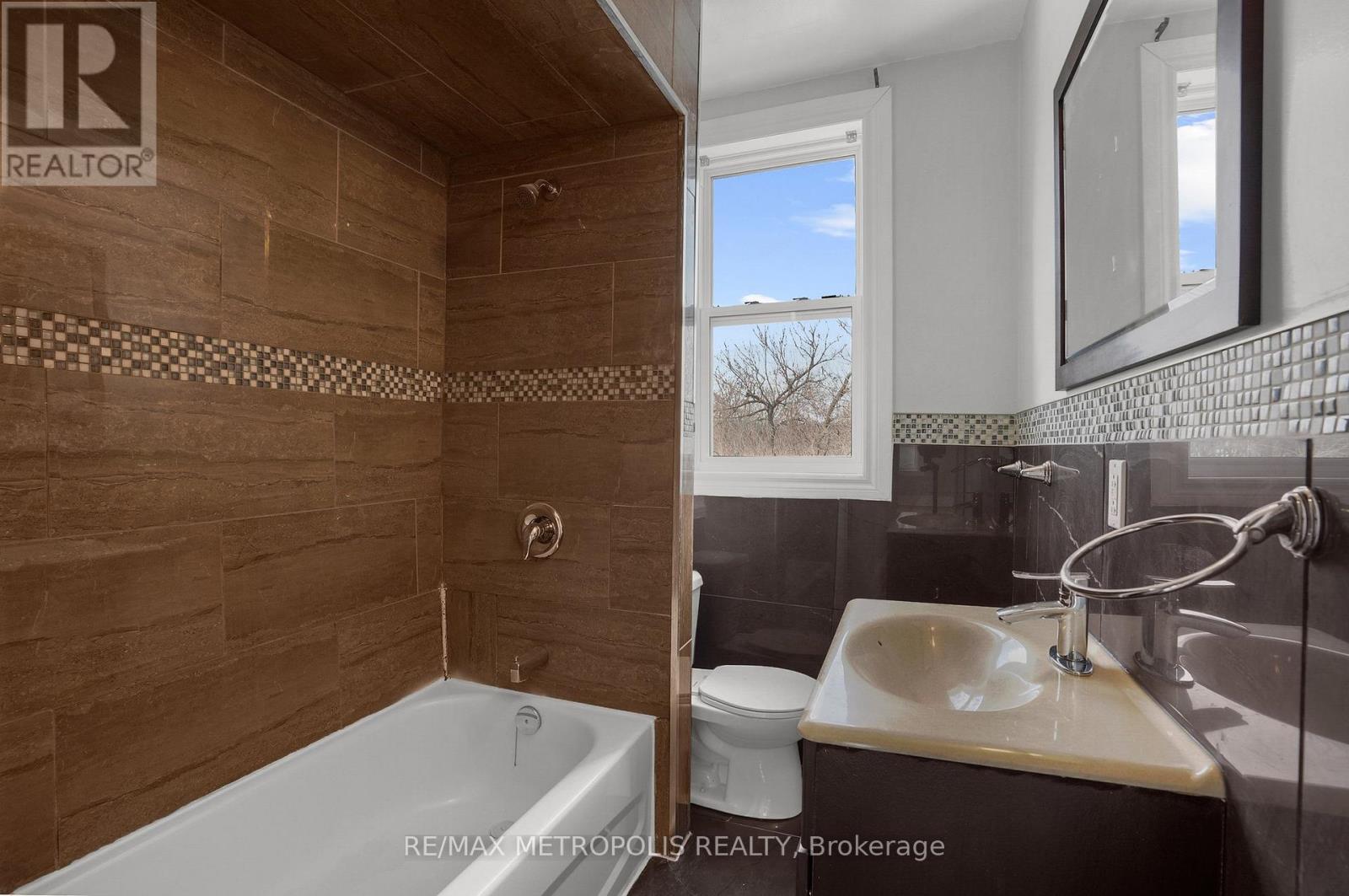 201 Bay Street N, Hamilton, ON