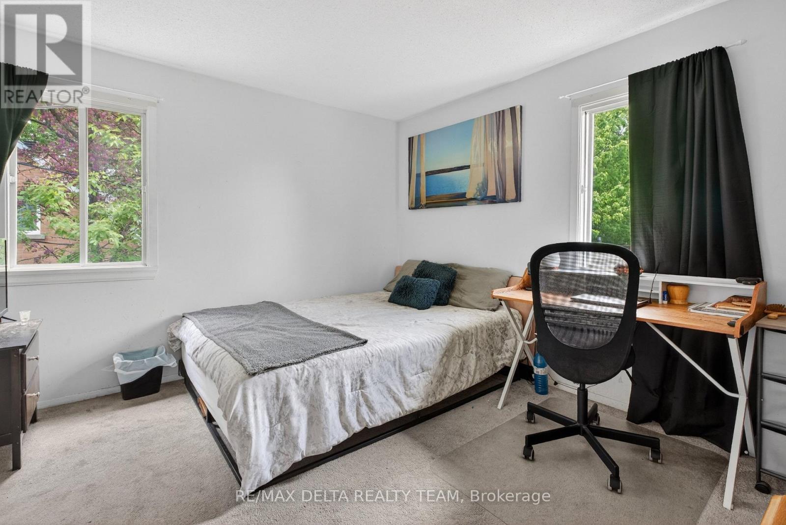 Currently earning income - 538 Mutual Street, Ottawa, ON