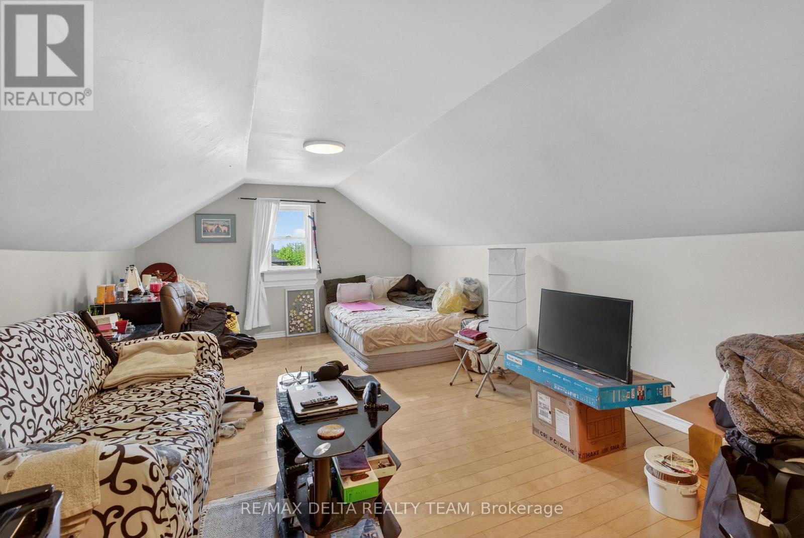 3rd level in home is earning income - 538 Mutual Street, Ottawa, ON