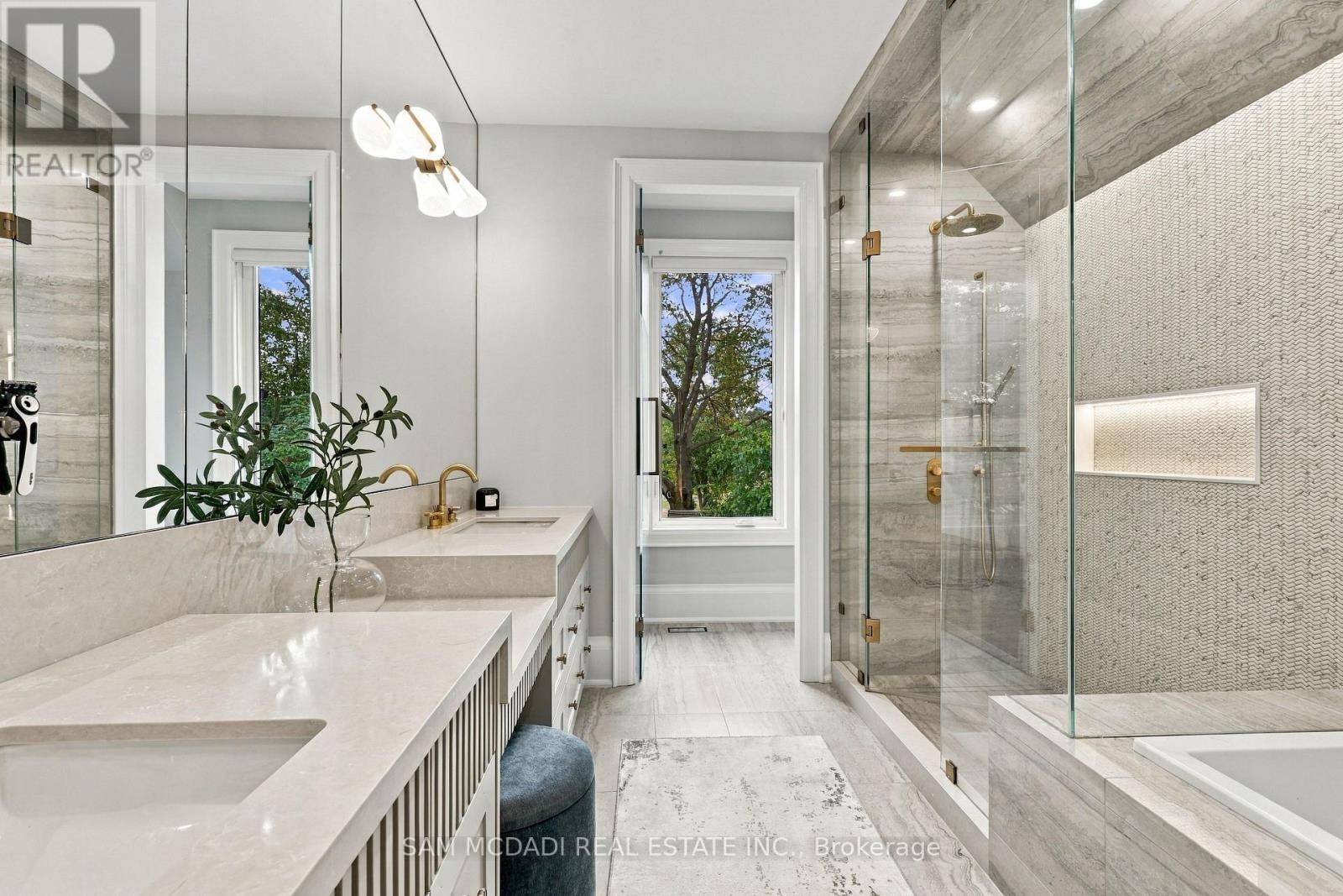 902 Parkland Avenue, Mississauga, ON
