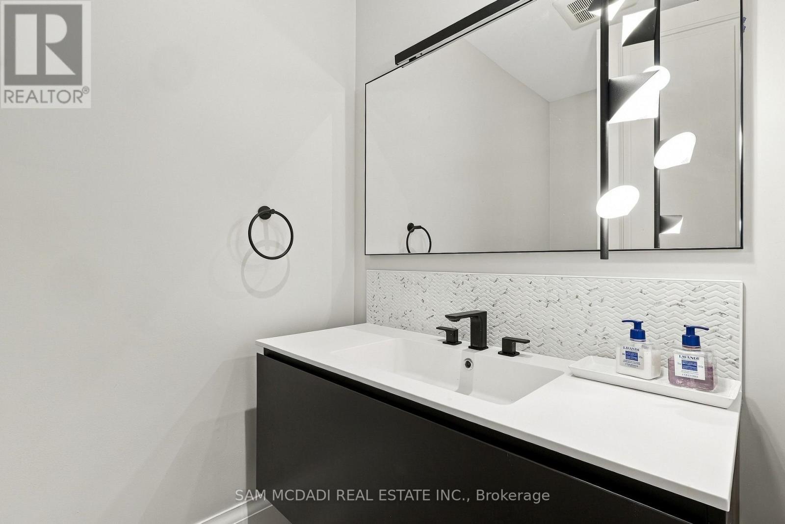 902 Parkland Avenue, Mississauga, ON