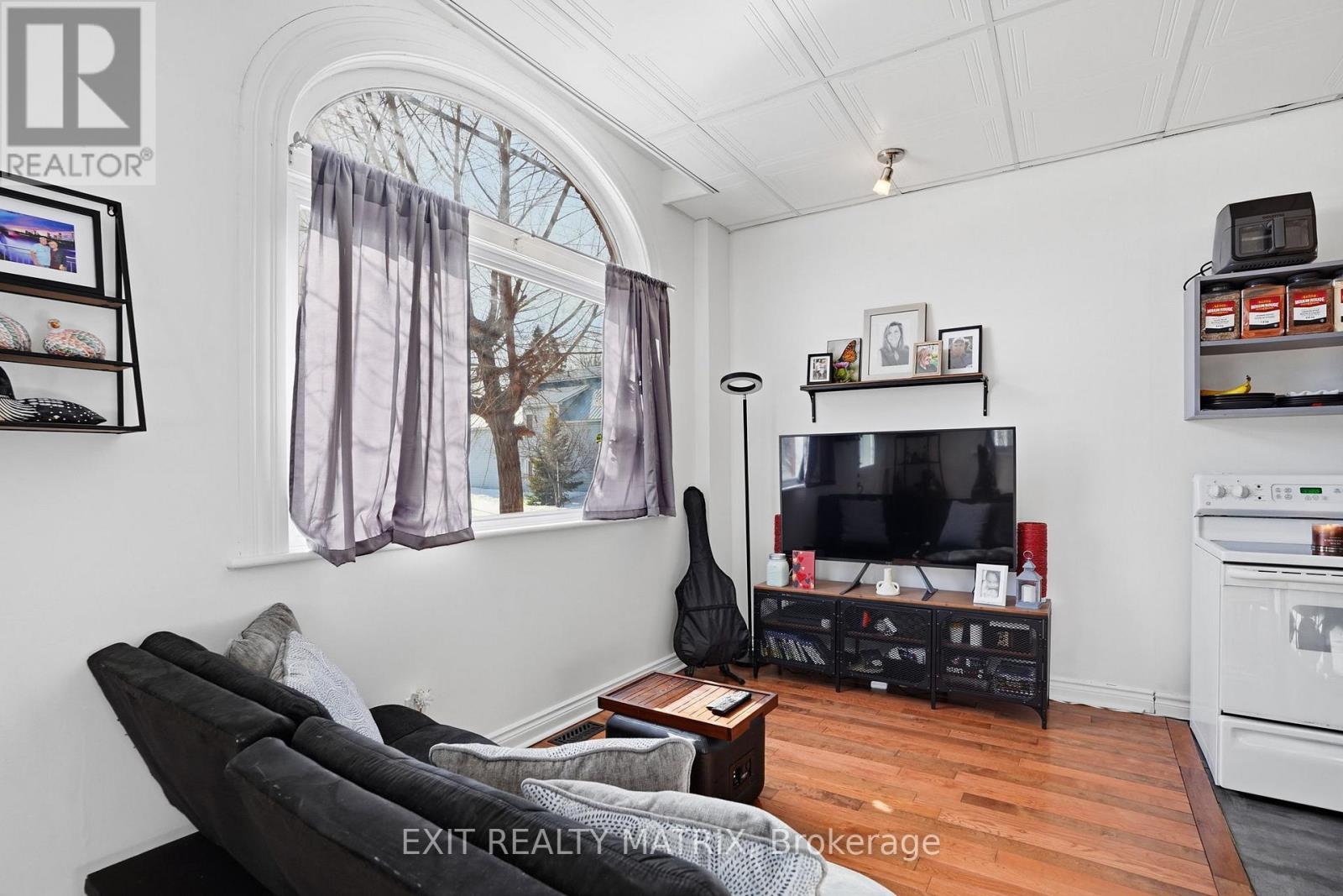 5505 Osgoode Main Street, Ottawa, ON