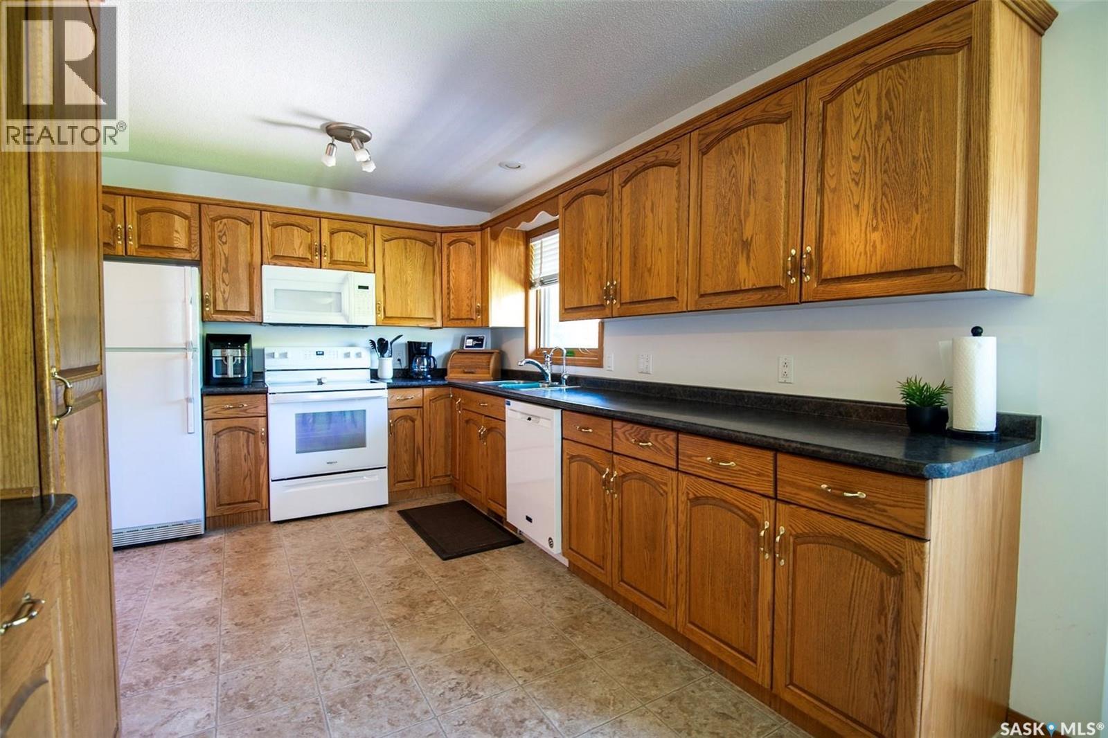 447 1St Street E, Annaheim, SK
